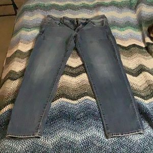 American eagle outfitters so 6